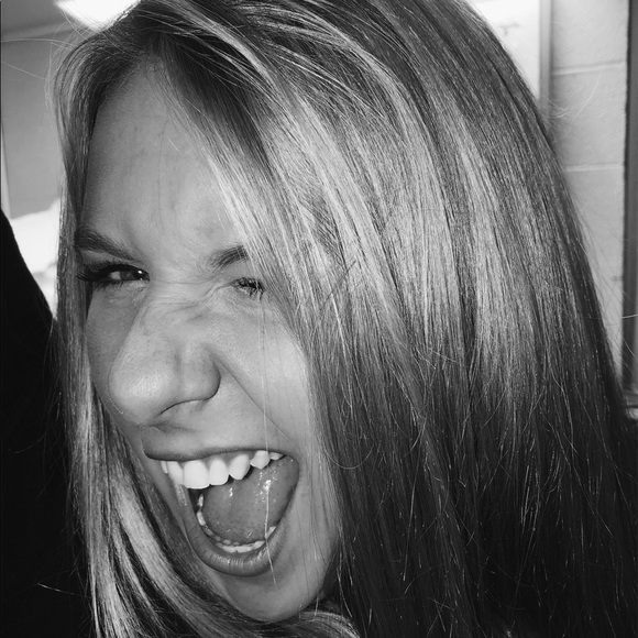 Meet your Posher, Olivia - Picture 1 of 1